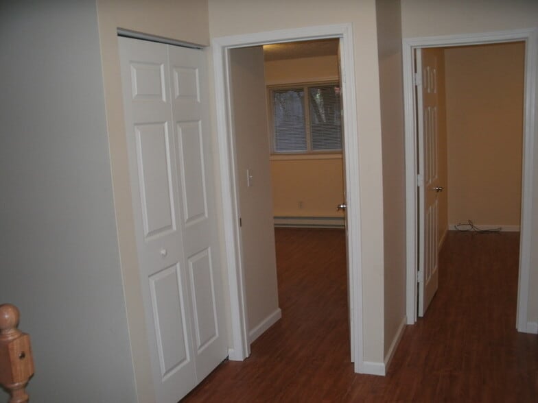 Building Photo - 3850 Sutherland Ave