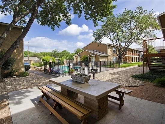 Building Photo - 2450 Ashdale Dr