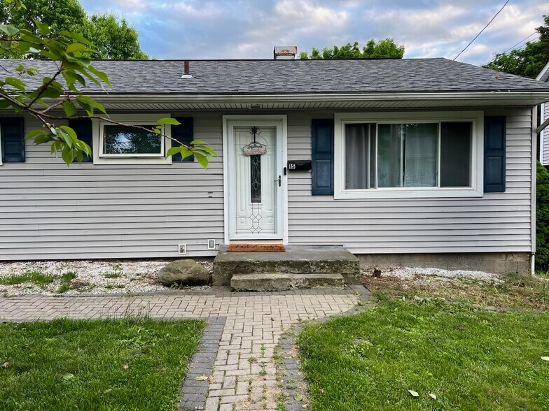 Primary Photo - 15 Blake St