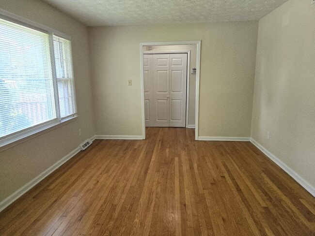Building Photo - House in Gainesway With Huge Yard      250731