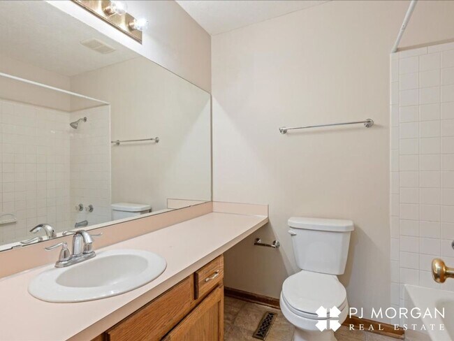 Building Photo - 3 bedroom , 2 bathroom House - Coming Soon