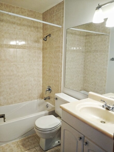 Bathroom - 220 Oak Knoll Ct