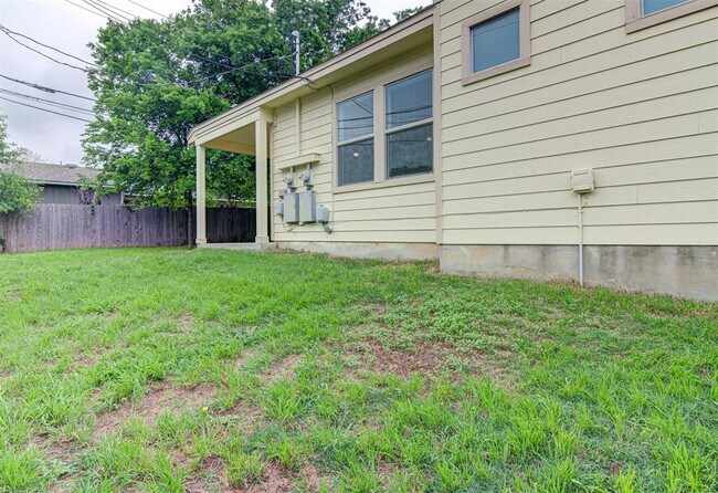 Building Photo - 3301 Thomas Kincheon St