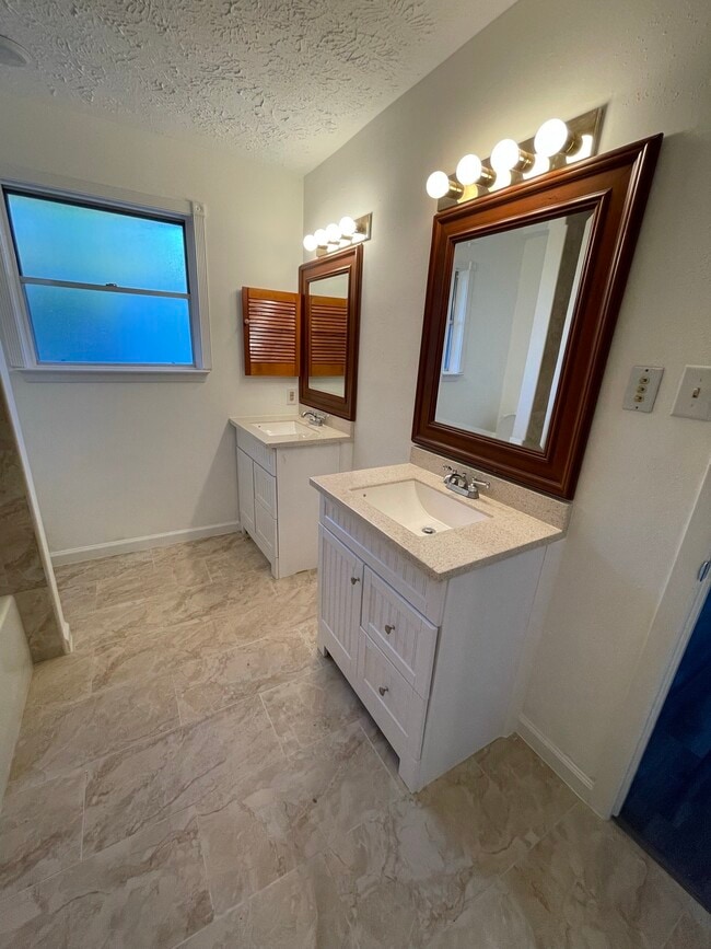 Building Photo - 3622 Fiddlers Green Dr