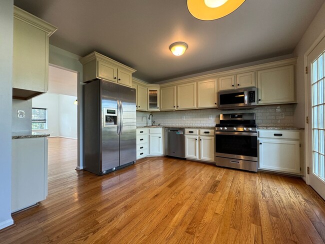 Building Photo - THREE BEDROOM  w Finished Basement- PARKLA...