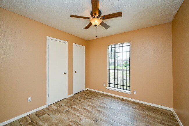 Building Photo - 2667 Grand Canyon Dr