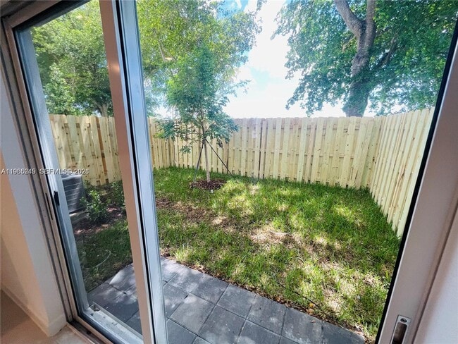 Building Photo - 1695 SE 27th Rd