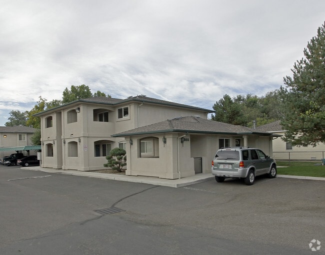 Primary Photo - Greentree Patio Apartments