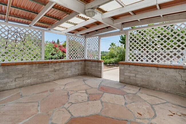 Building Photo - Beautifully Maintained Home in La Mesa — 3 Bed / 2 Bath | 1,600 Sq Ft