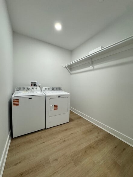 Building Photo - 85 W High St