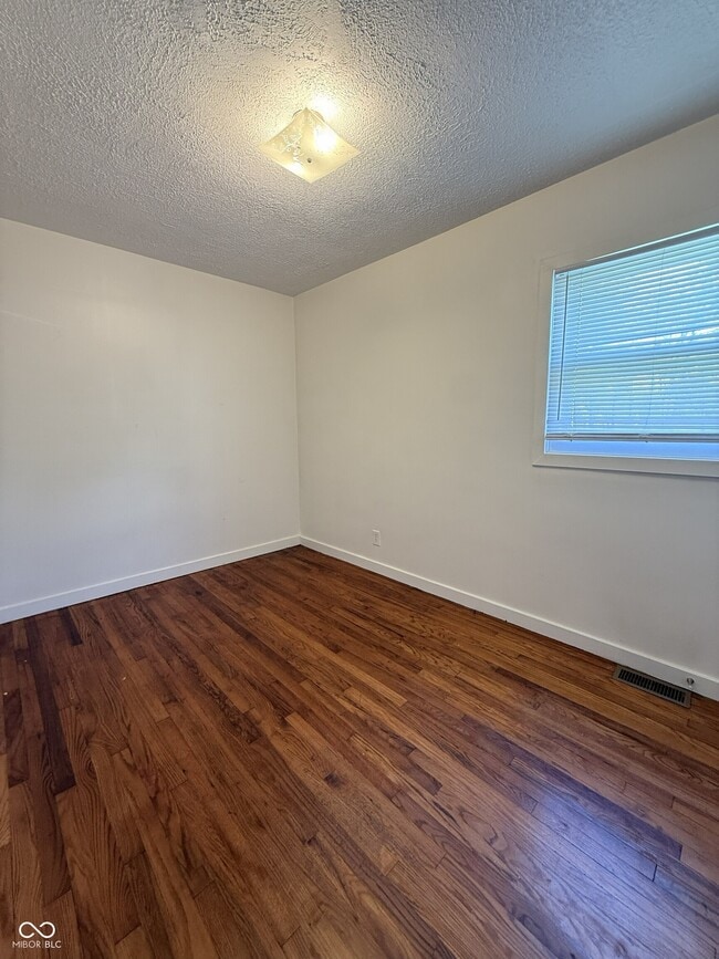 Building Photo - 122 N Routiers Ave