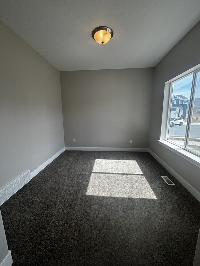 Building Photo - 1373 E Bell Buoy Way