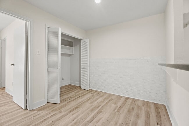 Building Photo - 2116 N Austin Ave