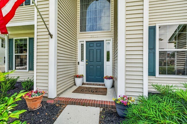 Building Photo - Spacious Living in the Heart of Whitehall