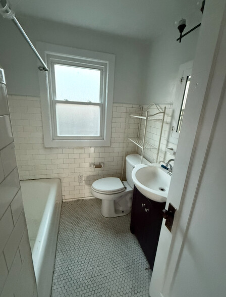 Building Photo - 1646 Lucia Ave