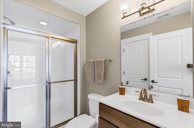 Building Photo - 3613 Fleet St