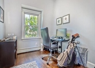 Building Photo - 439 W 4th St