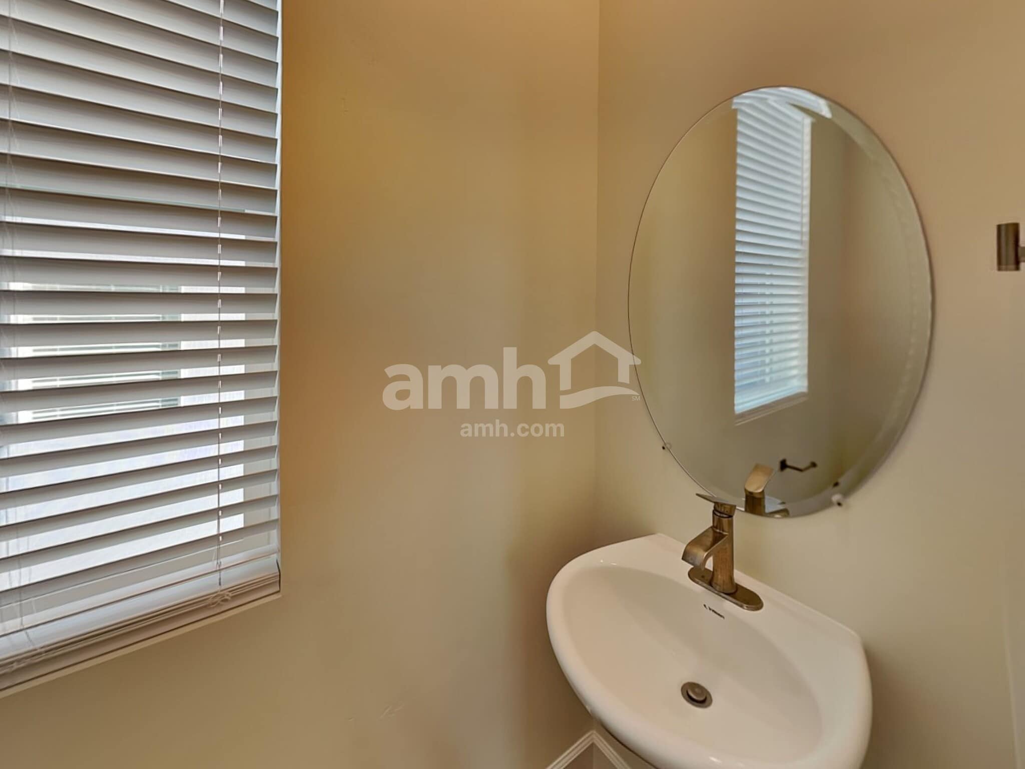 Building Photo - 6776 Silver Creek Dr