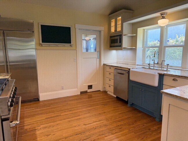 Building Photo - Charming 3 Bedroom 2 Bathroom Wilshire Vista Home with Bonus Room, Resort-Style Backyard and Heat...