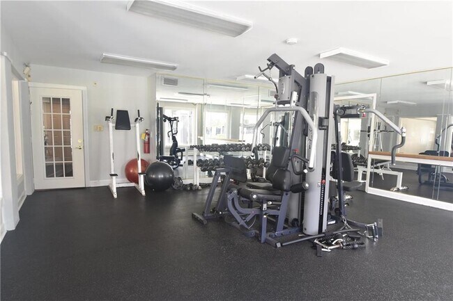 Building Photo - 310 Granville Ct