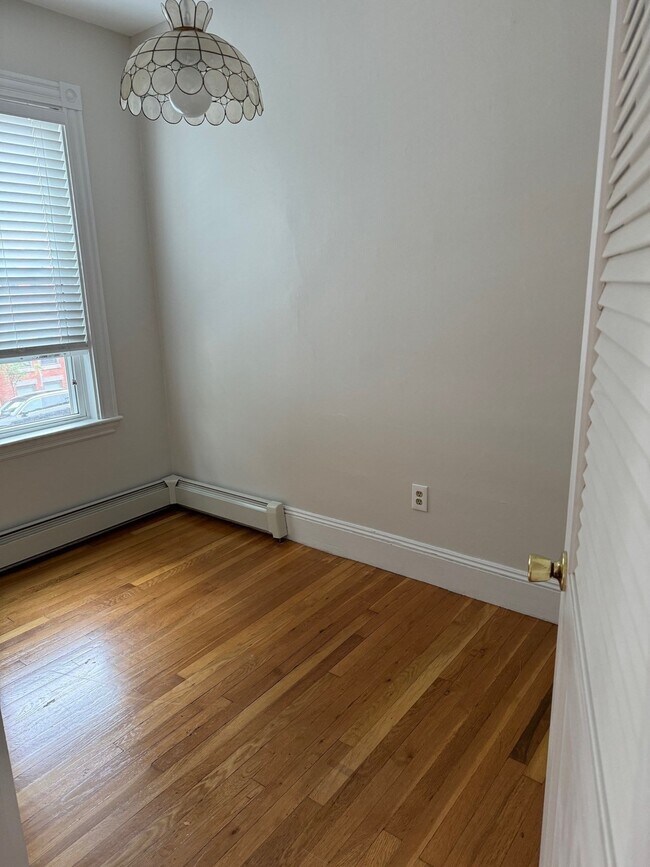 Building Photo - 880 E Broadway