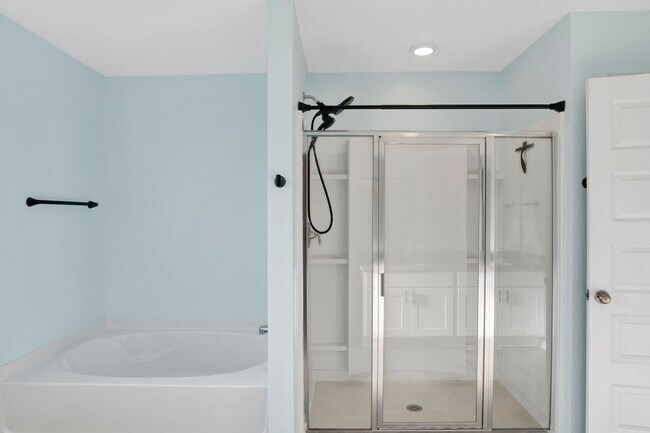 Building Photo - 2022 Built 4 Bed/2 Bath Smart-Home within ...