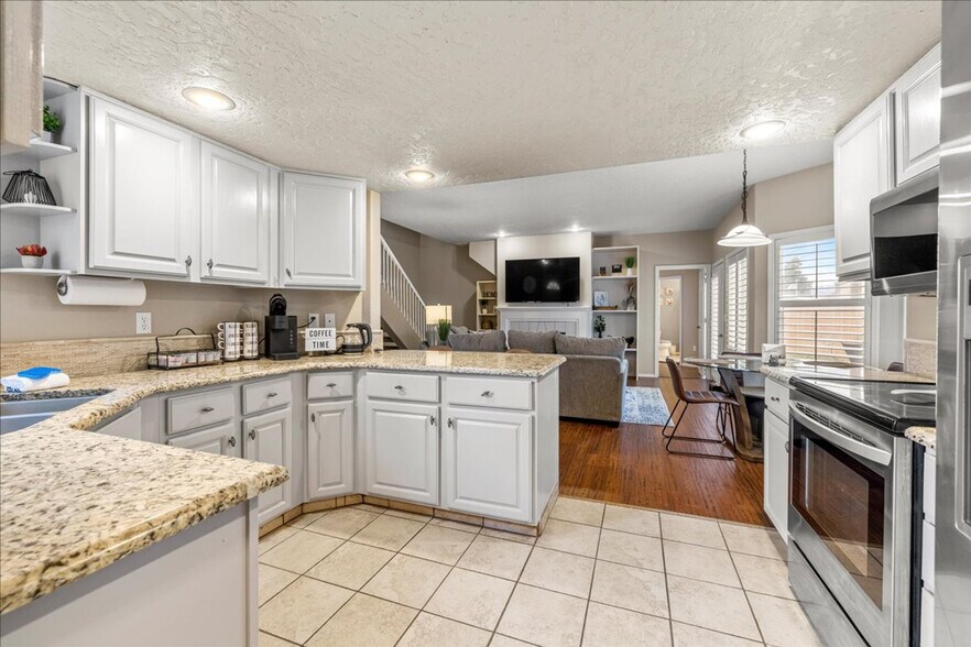 Building Photo - 7838 W Holt Ct