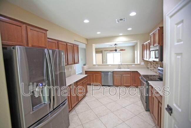 Building Photo - 18028 W Golden Ln