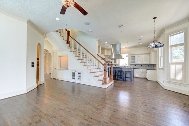 Building Photo - 122 Vieux Carre Dr