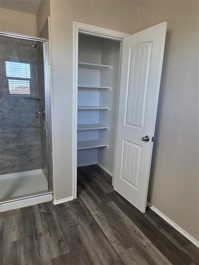 Building Photo - 1704 Constanta Dr