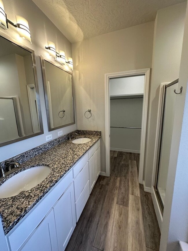 Building Photo - Stunning 3 Bed Home! Managed by Owner!