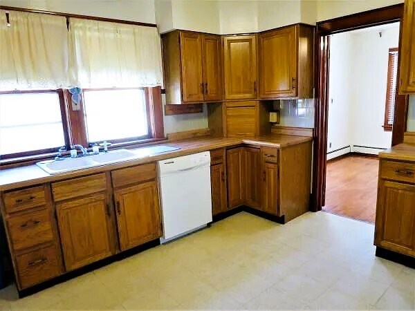 Building Photo - 208 Main St