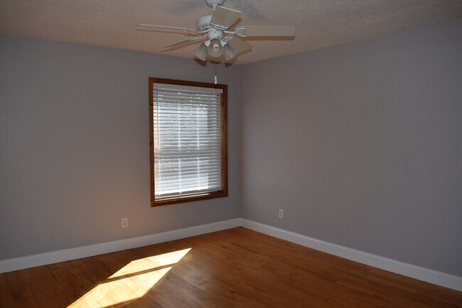 Building Photo - 2718 Viola Ln