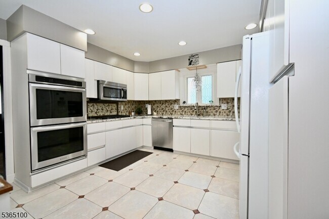Building Photo - 6 Wakeman St