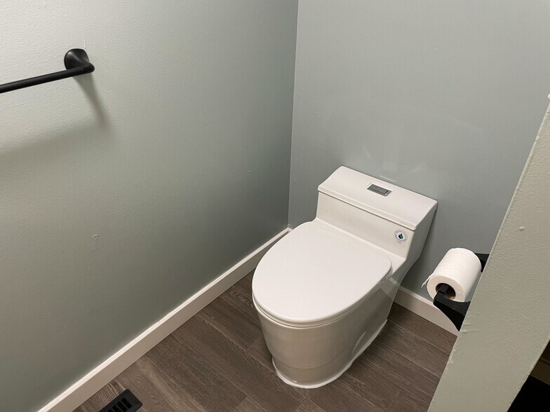 Upstairs Bathroom - 97 Lancelot Ln