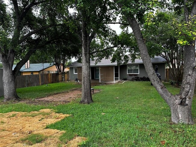 Building Photo - 504 Suzzane Rd