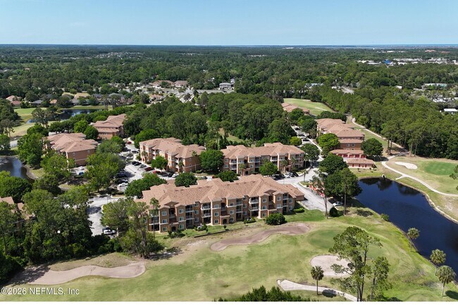 Building Photo - 610 Fairway Dr