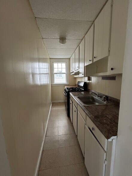 Kitchen Area - 47 Juniper St