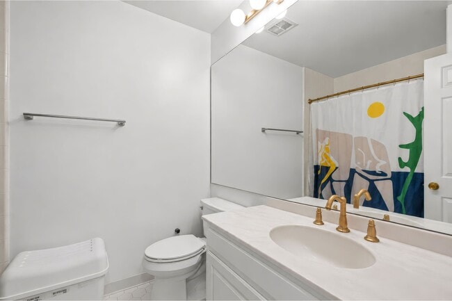 Building Photo - 4422 Westover Pl NW