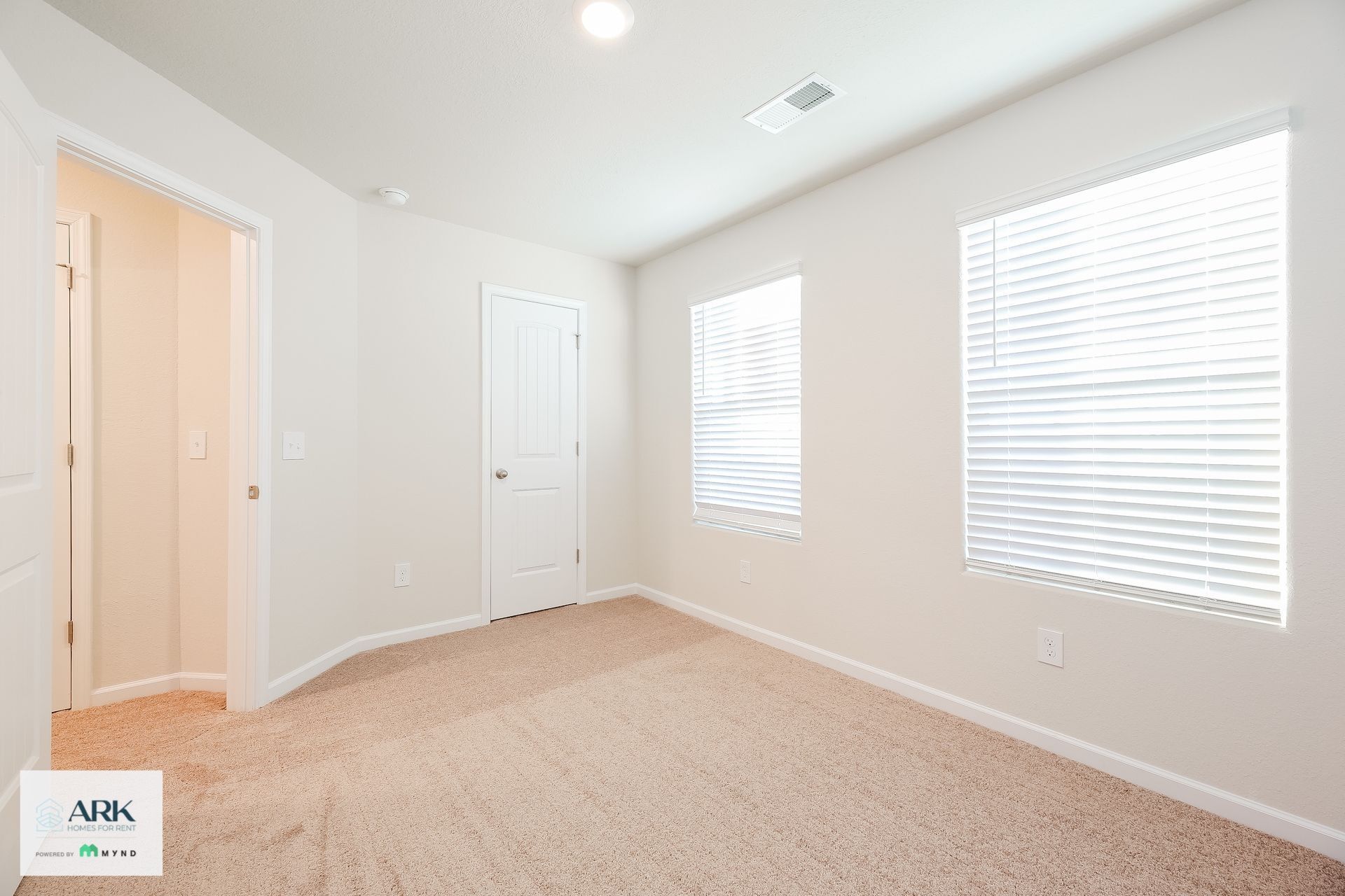 Building Photo - 2149 Southlea Dr