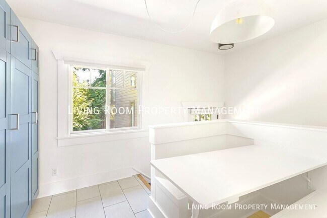 Building Photo - 5722 NE 10th-#A