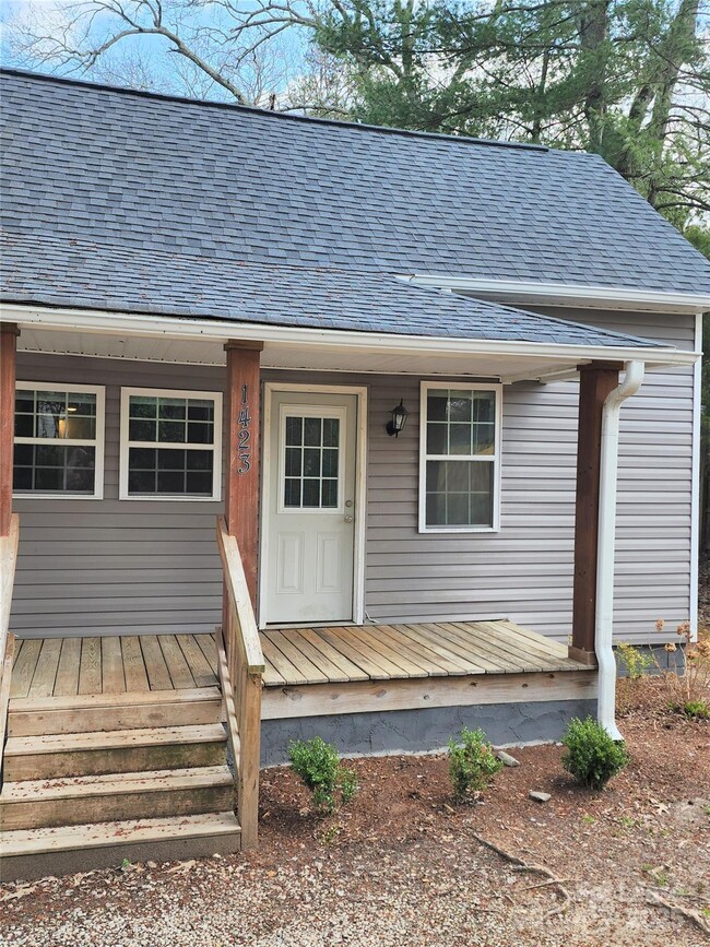 Building Photo - 1423 Oakshade Ave