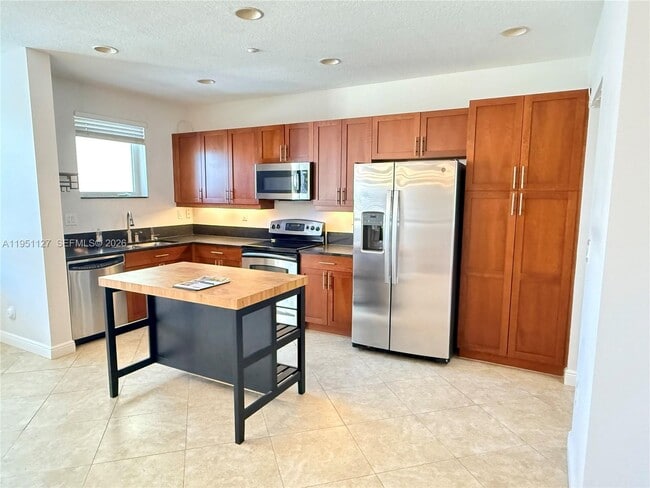 Building Photo - 312 SW 14th Ave