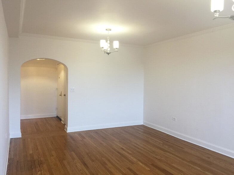 Living Room. - 111 Larchmont Acres