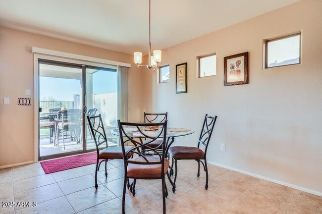 Building Photo - 2938 E Quiet Hollow Ln