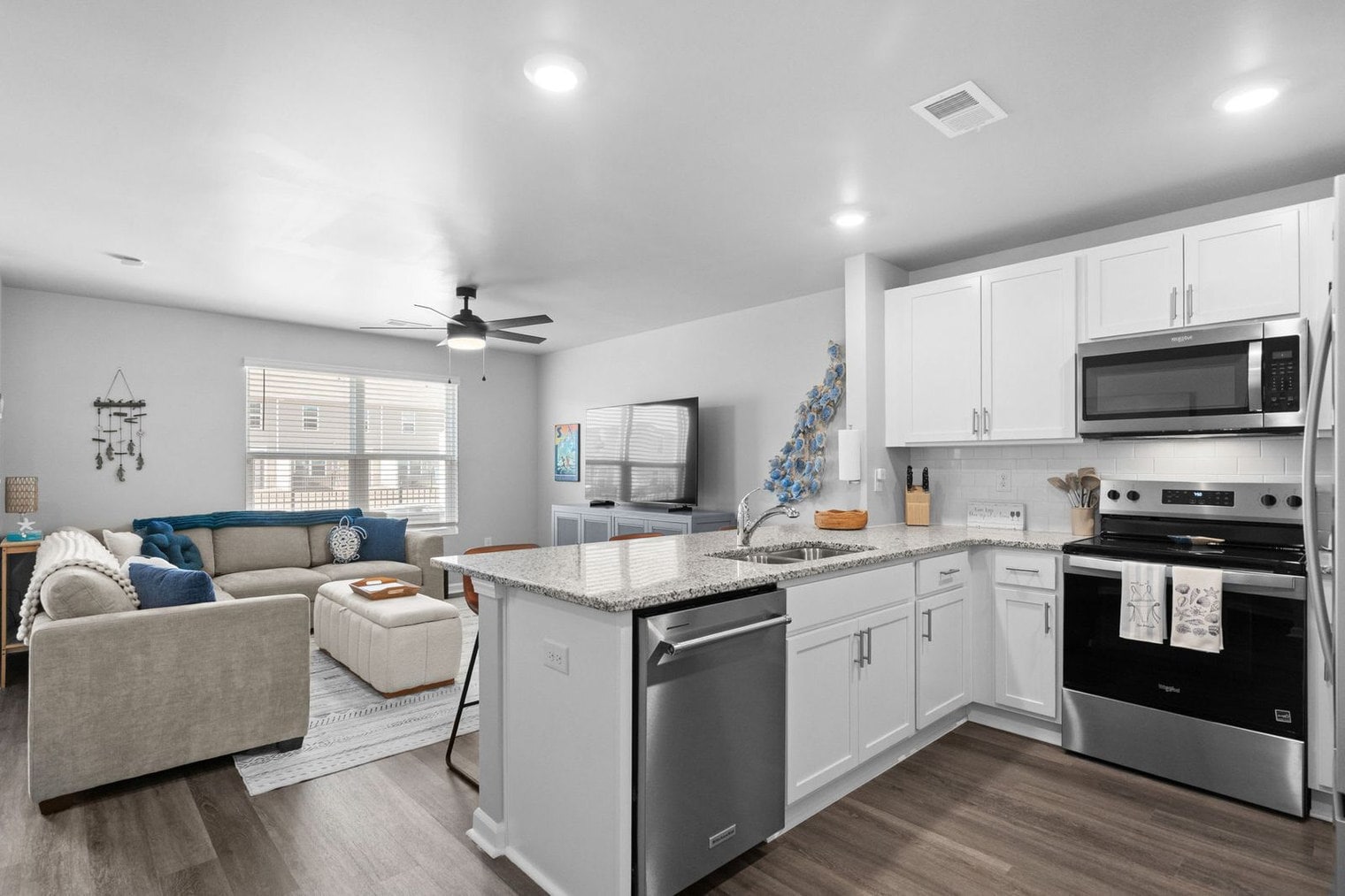 Building Photo - 2031 Lake View Cir