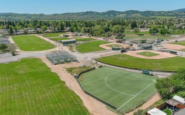 Building Photo - 483 Ontario Dr