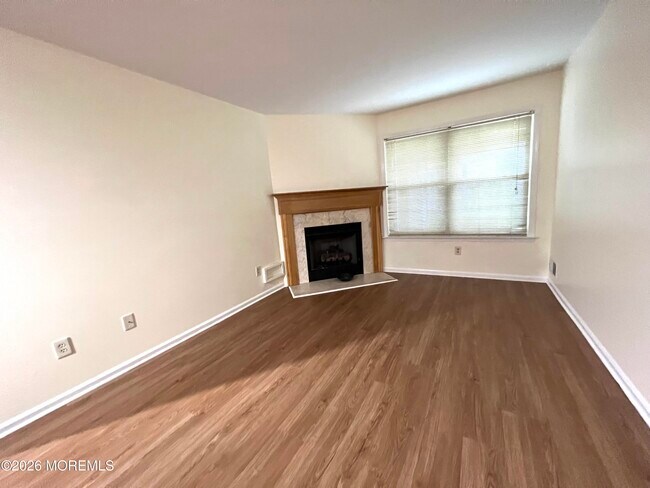 Building Photo - 757 Banyan Ct