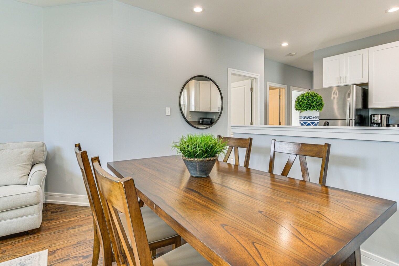 Building Photo - 2113 W Armitage Ave