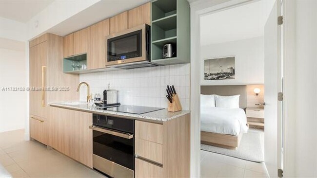 Building Photo - 601 NE 1st Ave